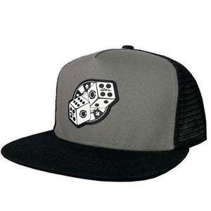 GORRA ALL IN BRAND DADOS GRIS CON NEGRA TRUCKER