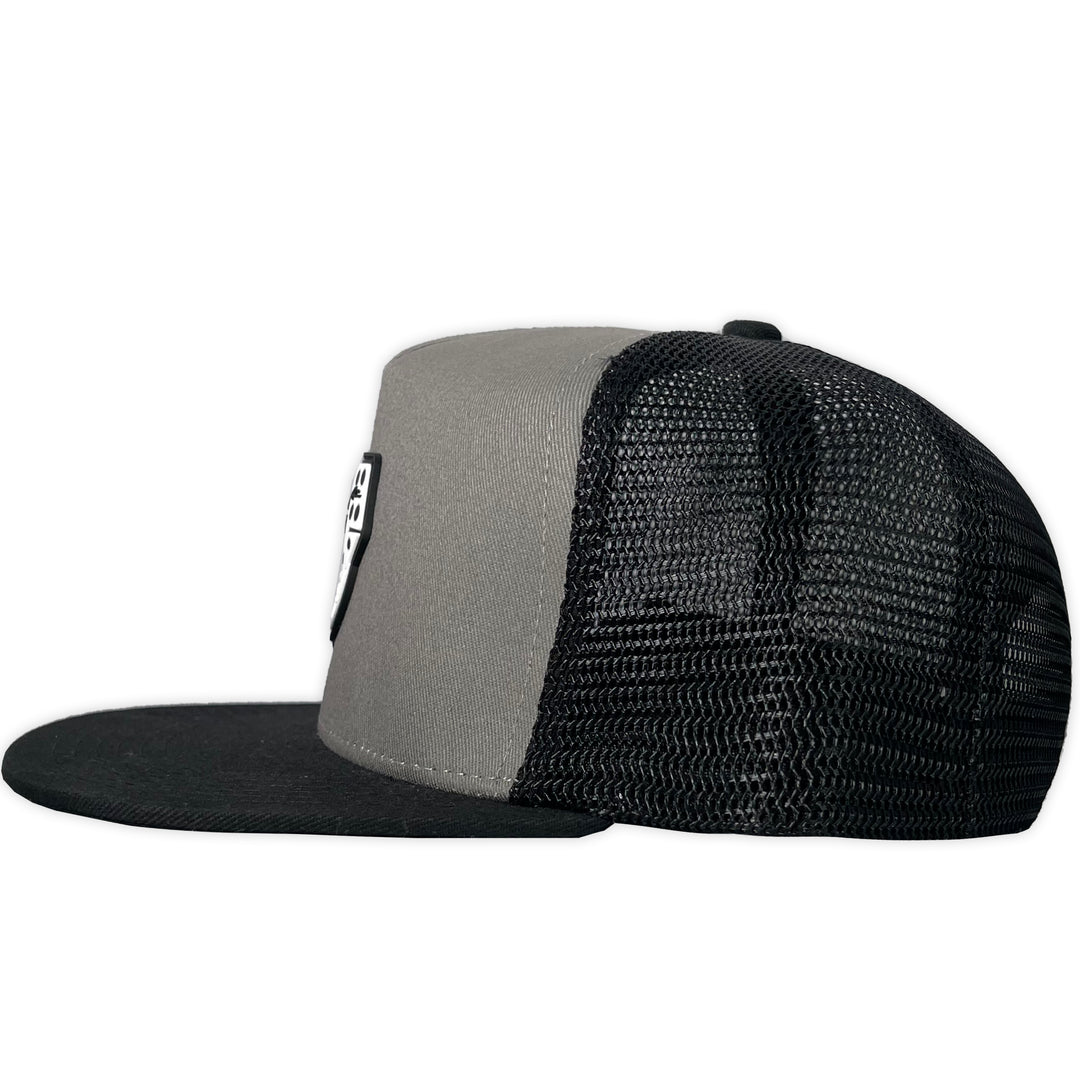 GORRA ALL IN BRAND DADOS GRIS CON NEGRA TRUCKER