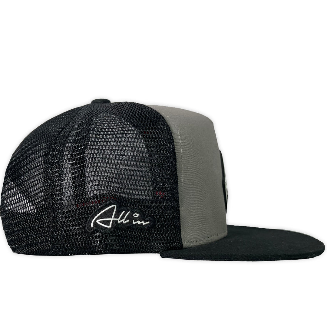 GORRA ALL IN BRAND DADOS GRIS CON NEGRA TRUCKER