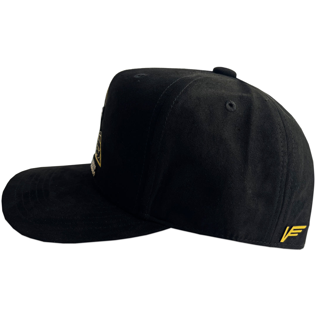 Gorra Vago Style Triangulo Dorado Gamuza Black Curva