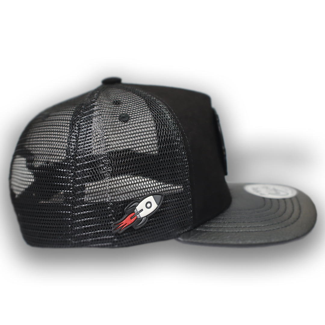 GORRA CULICHICAPS THE MOON BLACK TRUCKER